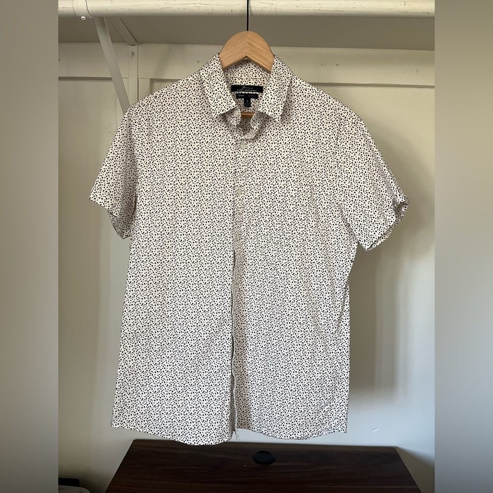 Marc Anthony luxury slim fit button down shirt. 
Great condition